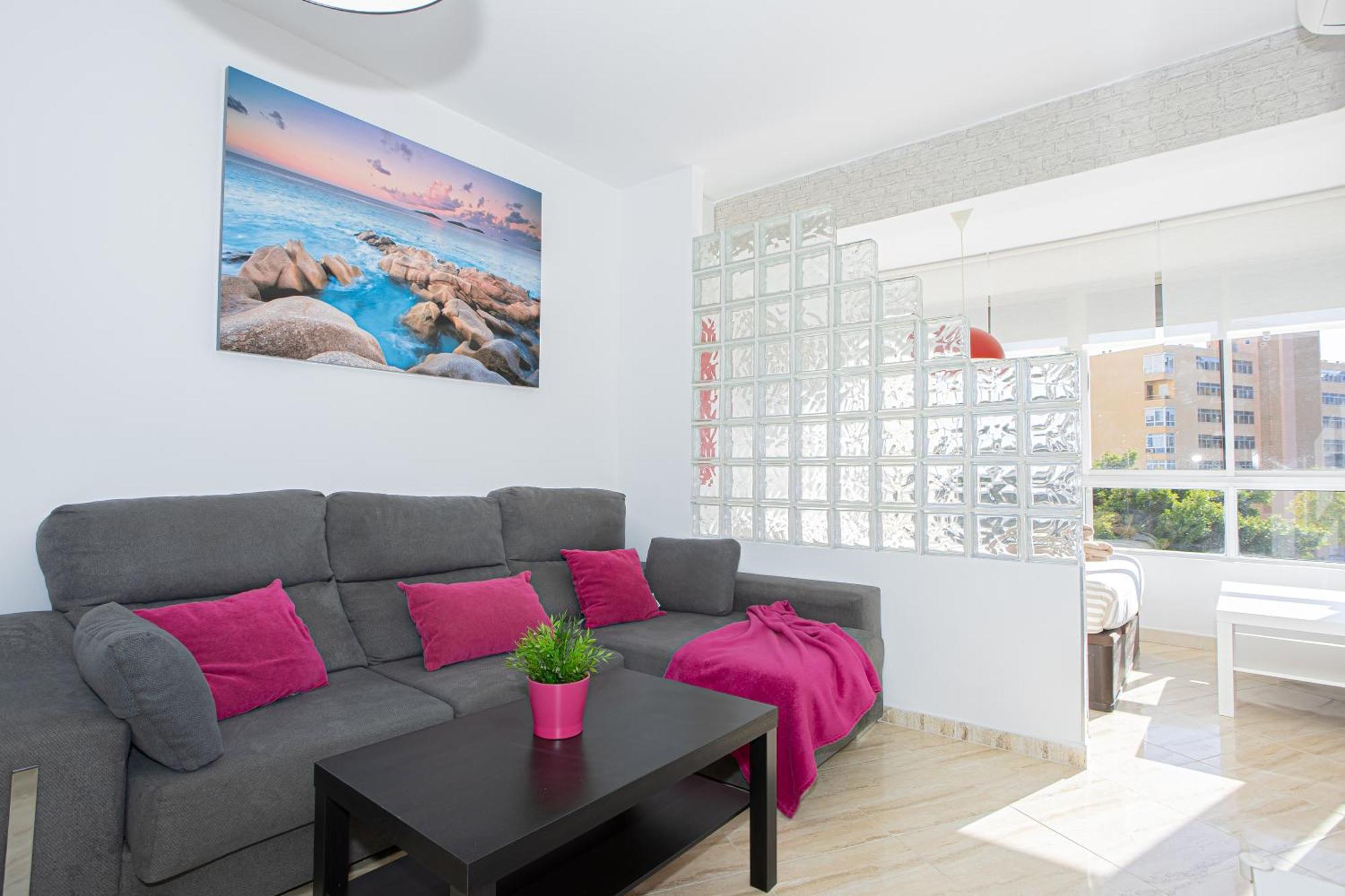 7 Min From The Airport